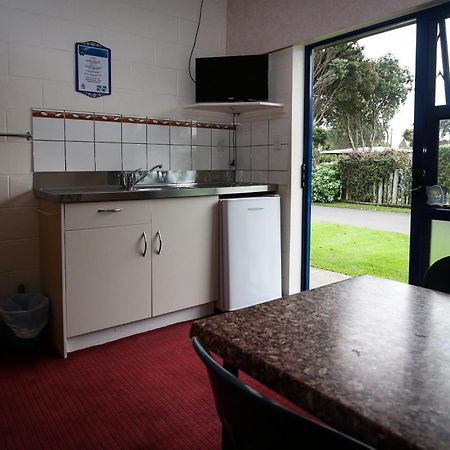 New Plymouth Top 10 Holiday Park Kamer foto