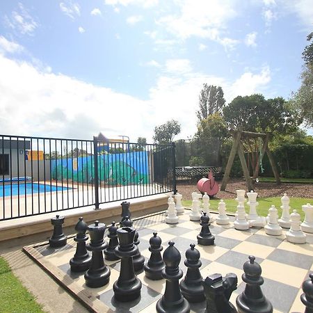 New Plymouth Top 10 Holiday Park Buitenkant foto