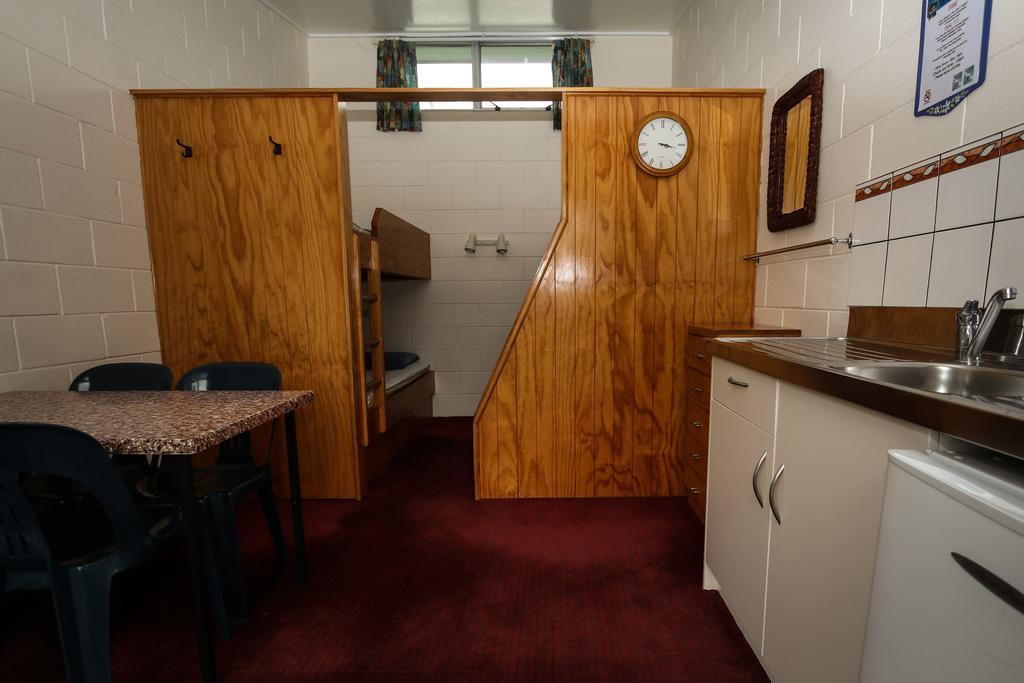 New Plymouth Top 10 Holiday Park Kamer foto