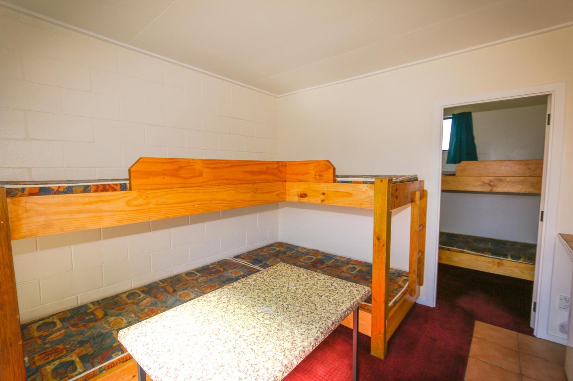 New Plymouth Top 10 Holiday Park Kamer foto