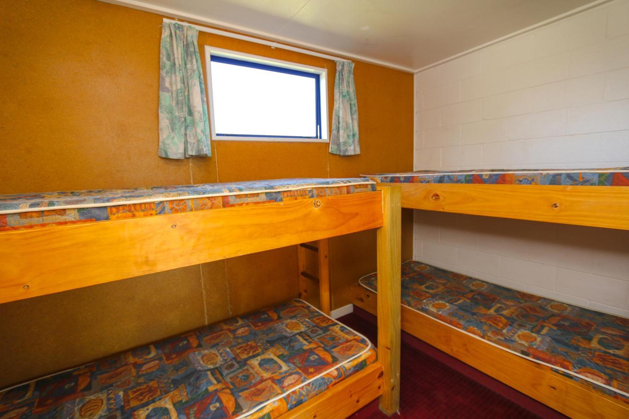 New Plymouth Top 10 Holiday Park Kamer foto