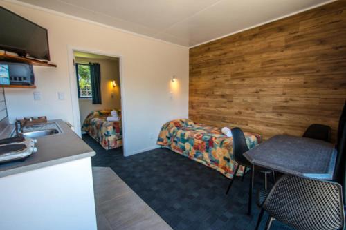 New Plymouth Top 10 Holiday Park Buitenkant foto