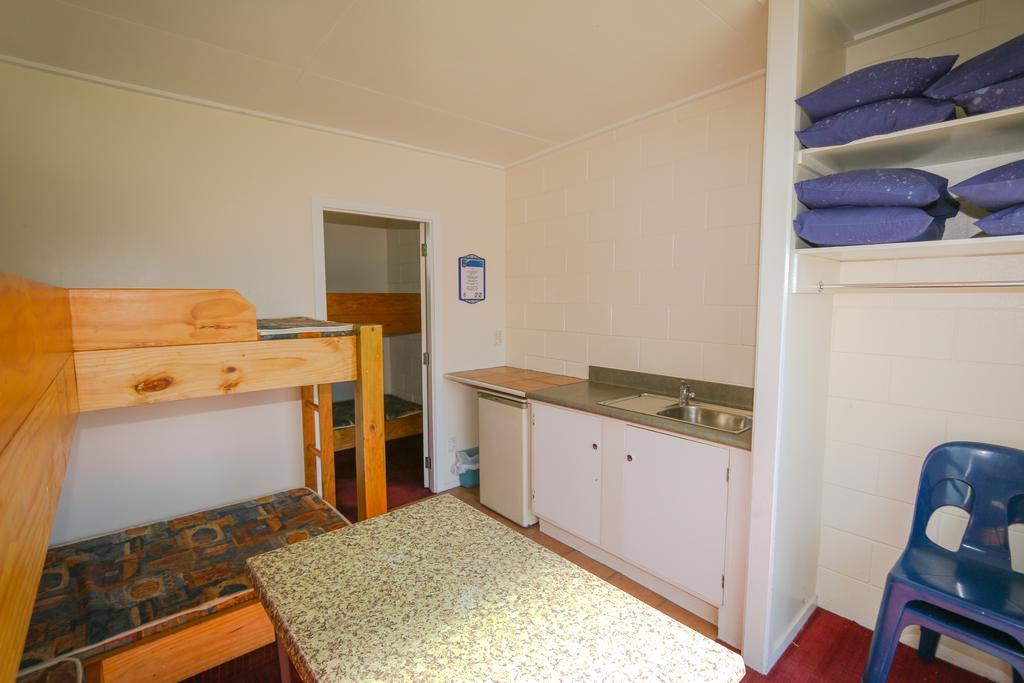 New Plymouth Top 10 Holiday Park Kamer foto