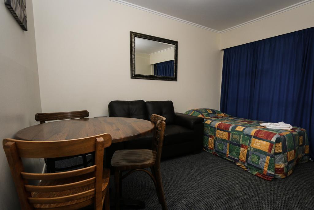 New Plymouth Top 10 Holiday Park Kamer foto