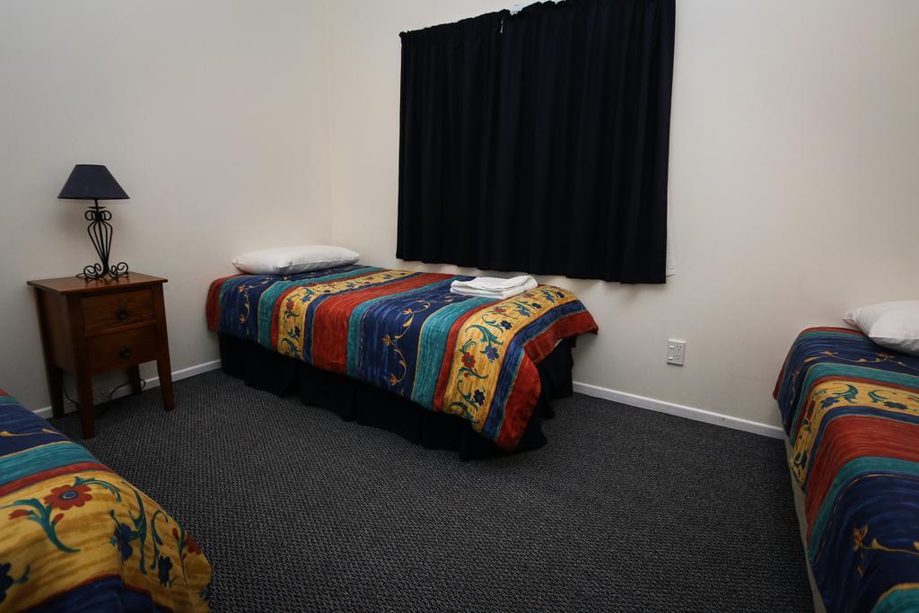New Plymouth Top 10 Holiday Park Kamer foto